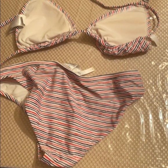 GAP Two two piece Tred white and blue striped bathingl suit - Picture 5 of 6